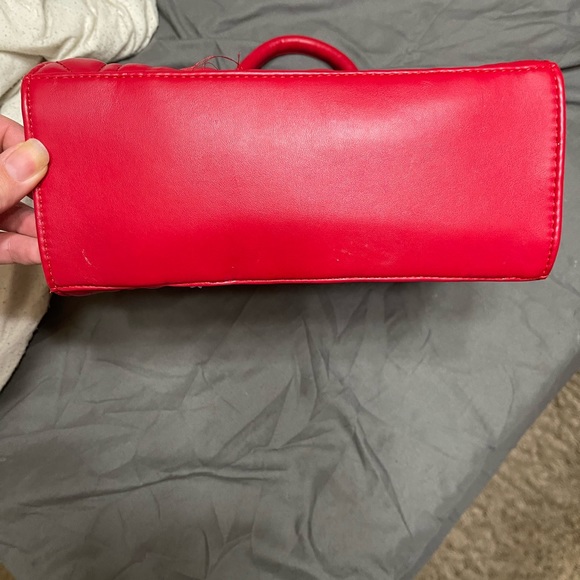 Cute red leather purse with chain - Picture 5 of 7